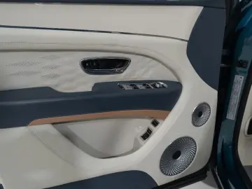 BENTLEY Bentayga EWB Azure Riviera Edition