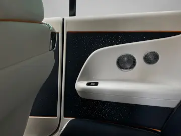 ROLLS ROYCE Spectre - Bespoke Starlight Shooting Star