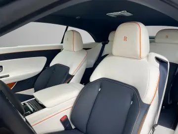 ROLLS ROYCE Spectre - Bespoke Starlight Shooting Star