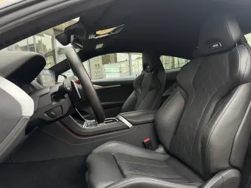 BMW M8 Competition Coupé xDrive M Drivers Carbon B&W