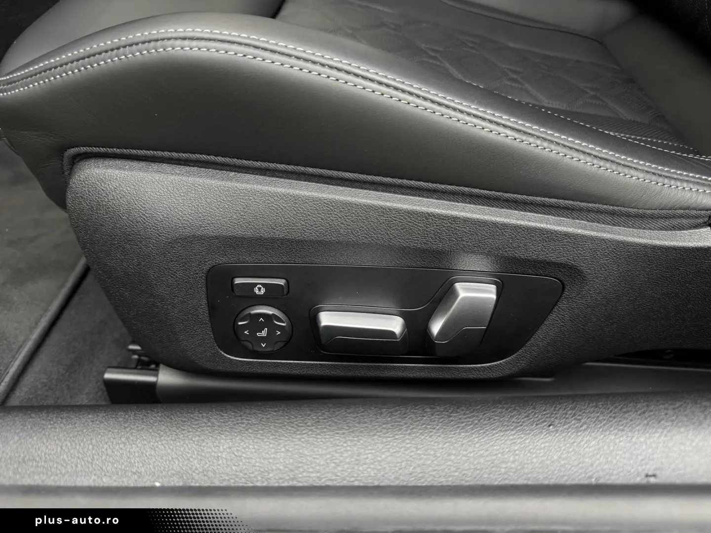 BMW M8 Competition Coupé xDrive M Drivers Carbon B&W