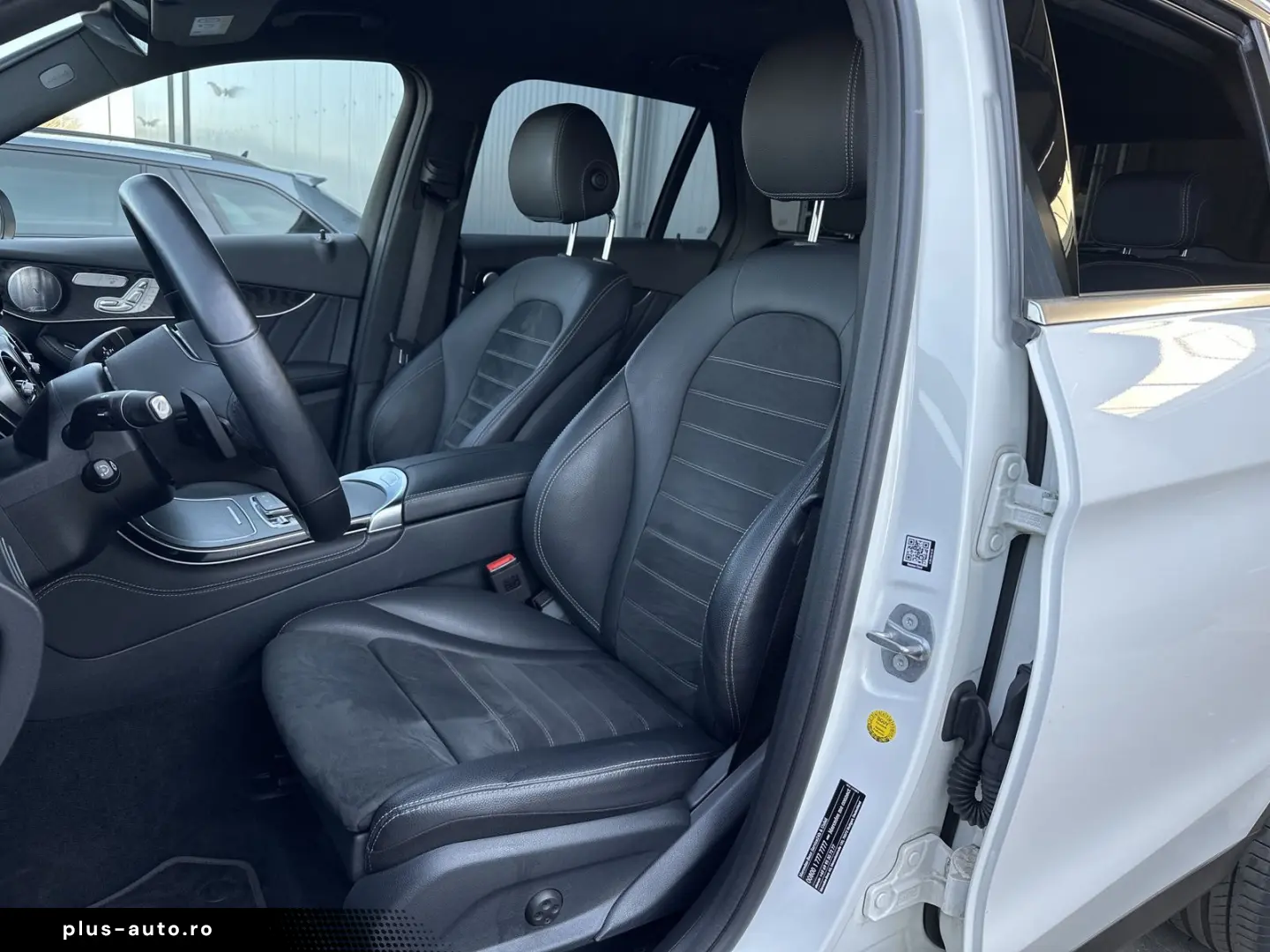 MERCEDES-BENZ GLC 300d 4M AMG-Line NAV LED BURMESTER 360