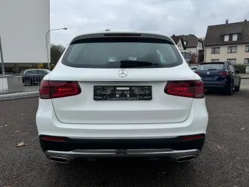 MERCEDES-BENZ GLC 220 d 4M AHK LED LEDER NAVI PANO 360