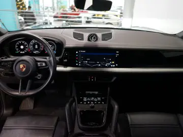 PORSCHE Cayenne Coupe Panorama AHK Luft BOSE ACC