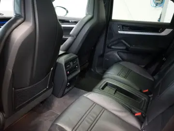 PORSCHE Cayenne Coupe Panorama AHK Luft BOSE ACC
