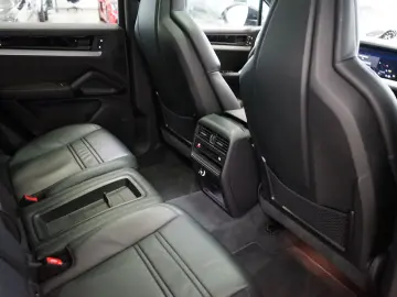 PORSCHE Cayenne Coupe Panorama AHK Luft BOSE ACC