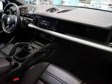 PORSCHE Cayenne Coupe Panorama AHK Luft BOSE ACC
