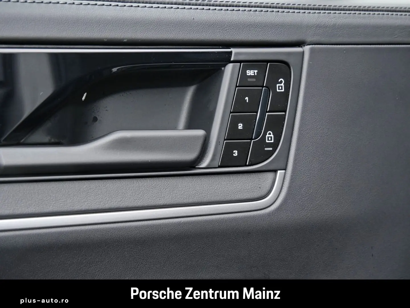 PORSCHE Cayenne GTS Head-Up LED-Matrix 22-Zoll