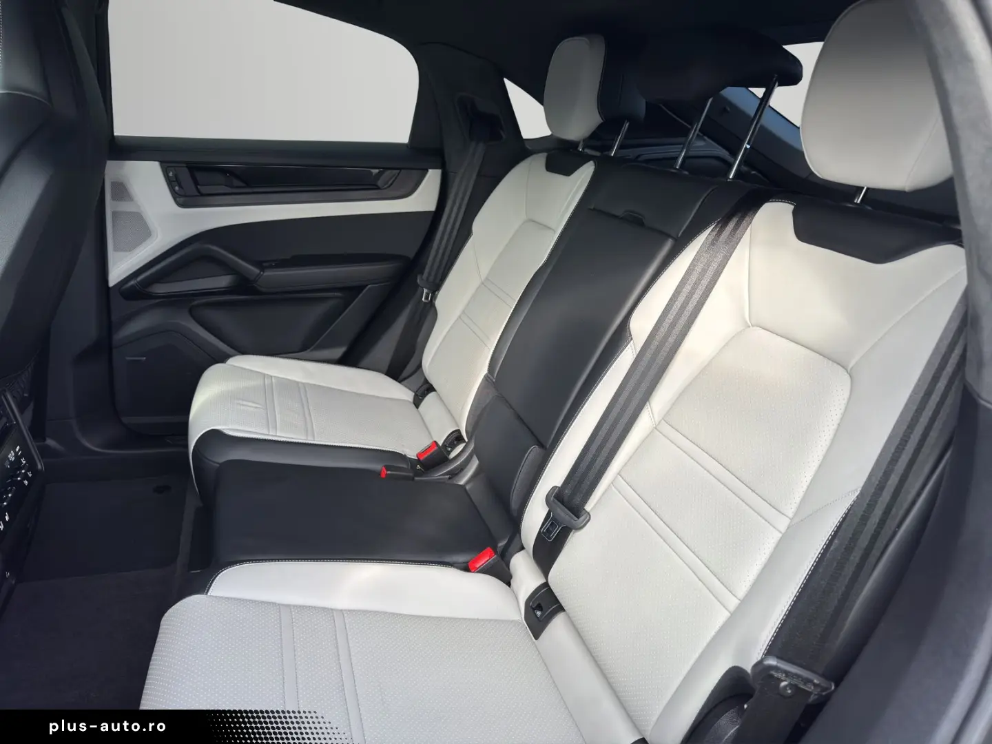 PORSCHE Cayenne GTS Coupe