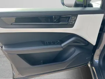 PORSCHE Cayenne GTS Coupe