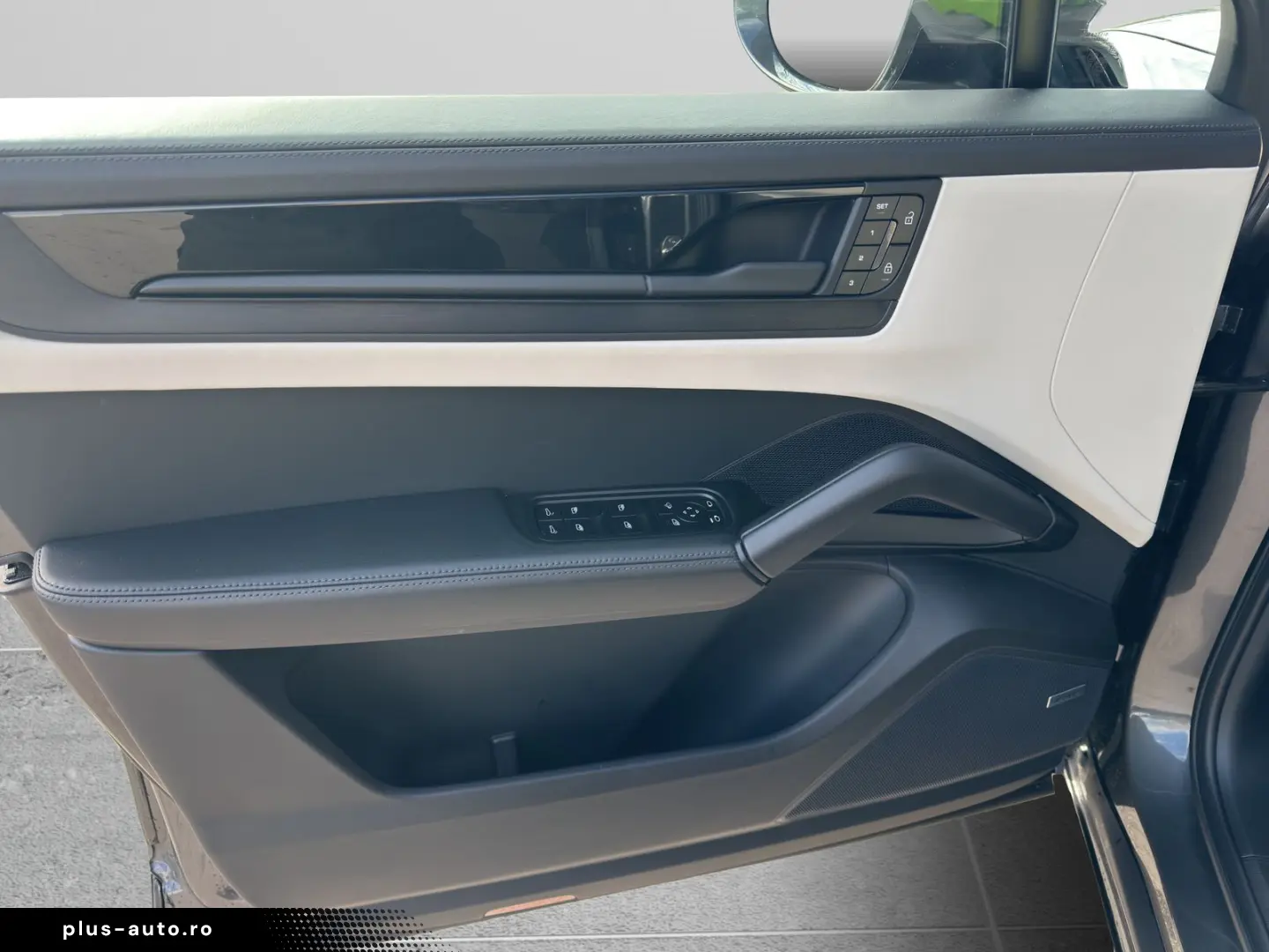 PORSCHE Cayenne GTS Coupe