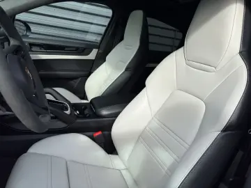 PORSCHE Cayenne GTS Coupe