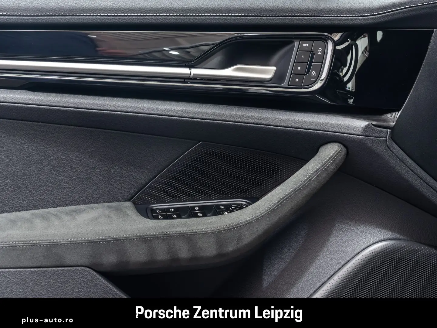 PORSCHE Panamera GTS BOSE Sportabgas Pepita RaceTex