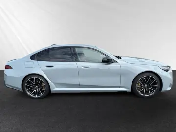 BMW M5 Limousine MDriver'sPack. Pano AHK B&W