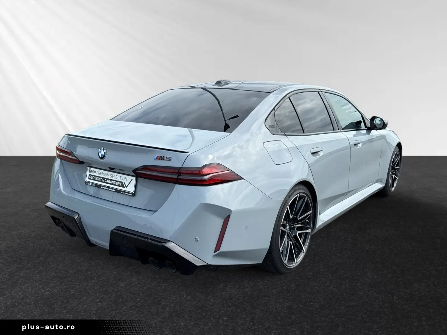 BMW M5 Limousine MDriver'sPack. Pano AHK B&W