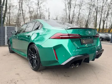 BMW M5 LIM CARBON ACC B&W 727PS