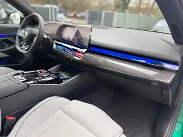 BMW M5 LIM CARBON ACC B&W 727PS