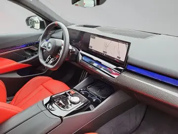 BMW M5 Touring INDIV FROZEN DEEP GREY Sitzbelüft 360