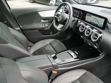 MERCEDES-BENZ A 200 d AMG