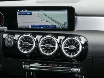 MERCEDES-BENZ A 200 d AMG