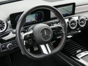 MERCEDES-BENZ A 200 d AMG