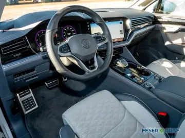 VW Touareg 3.0 V6 TDI R-Line 4Mot AHK Dynaudio Pano