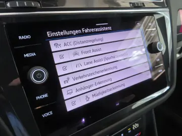 VW Tiguan R-Line 1.5 TSI 7-DSG AHK-klappbar Navi Di