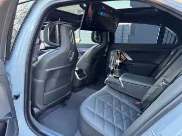 BMW 740d xD M-Sport SkyLounge TV SoftClos B&W 21Zoll