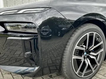 BMW 740d xDrive M SPORTPAKET PRO AHZV Innovationspak