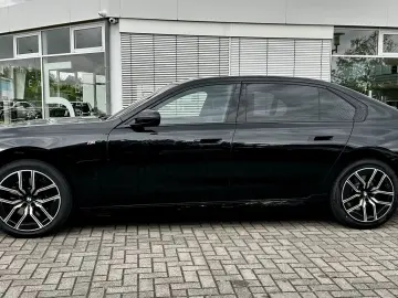 BMW 740d xDrive M SPORTPAKET PRO AHZV Innovationspak