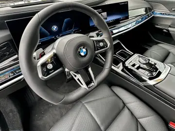 BMW 740d xDrive M SPORTPAKET PRO AHZV Innovationspak