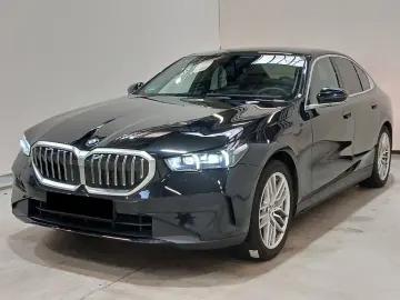 BMW 520xd Lim. ACC AHK PANO HuD 360 view B&W Memory