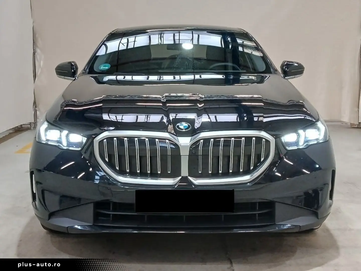 BMW 520xd Lim. ACC AHK PANO HuD 360 view B&W Memory