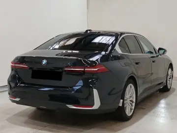 BMW 520xd Lim. ACC AHK PANO HuD 360 view B&W Memory