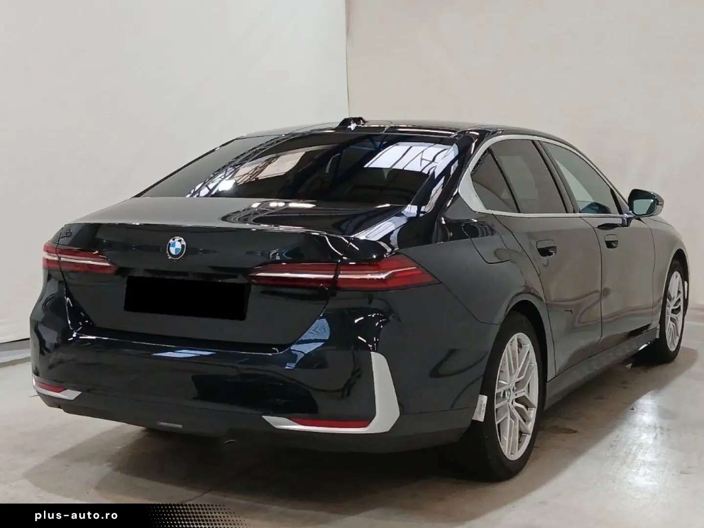 BMW 520xd Lim. ACC AHK PANO HuD 360 view B&W Memory