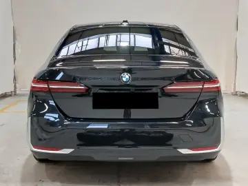 BMW 520xd Lim. ACC AHK PANO HuD 360 view B&W Memory