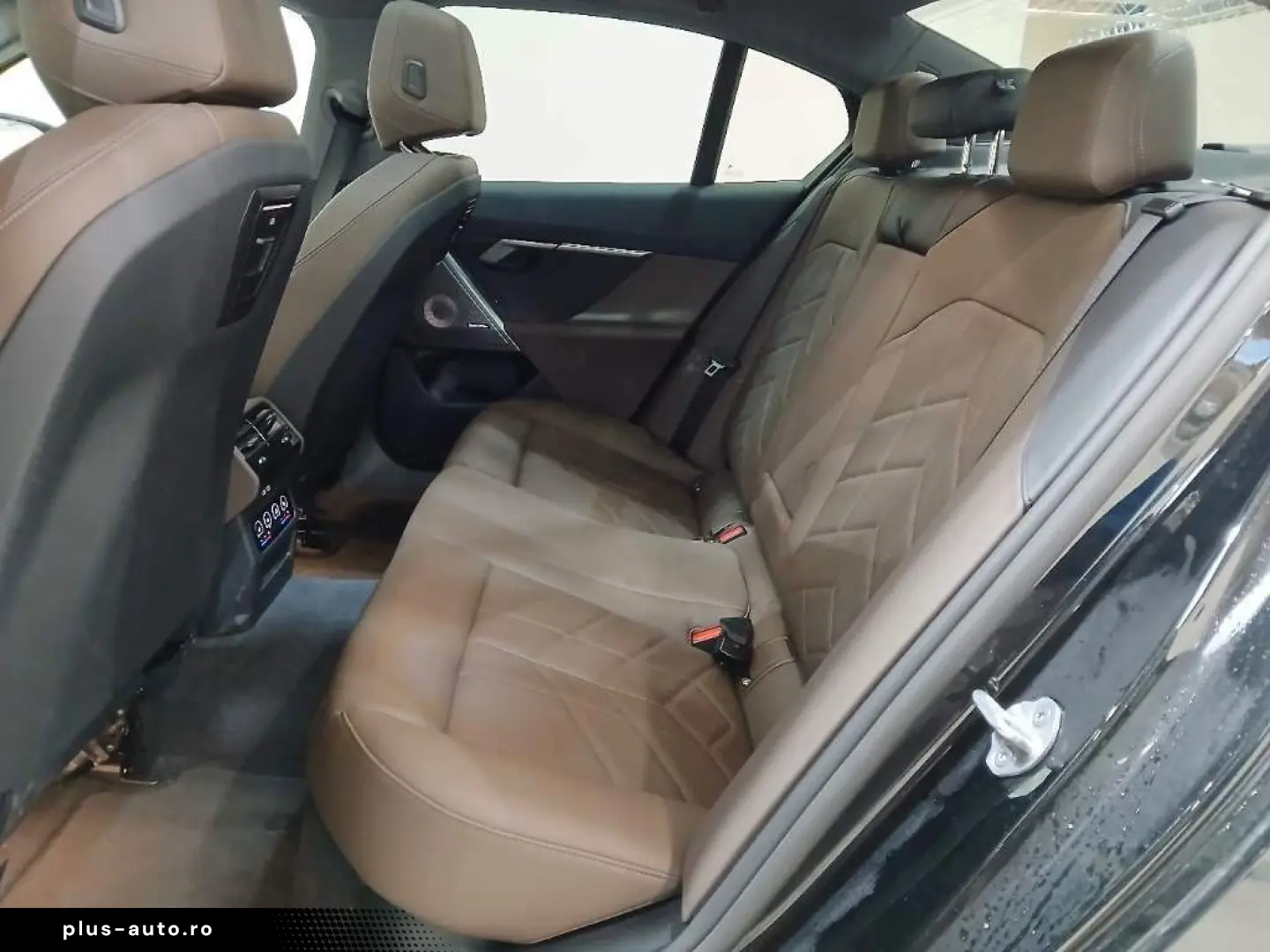 BMW 520xd Lim. ACC AHK PANO HuD 360 view B&W Memory