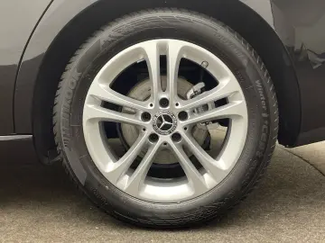 MERCEDES-BENZ CLA 180 Kamera Spiegel-Paket Sitzheizung MBUX