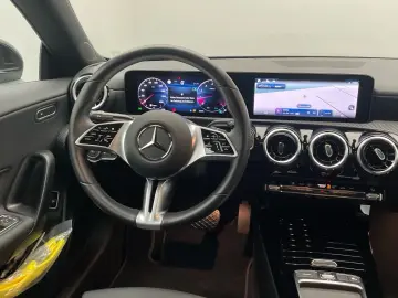 MERCEDES-BENZ CLA 180 Kamera Spiegel-Paket Sitzheizung MBUX