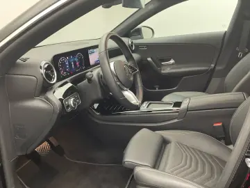 MERCEDES-BENZ CLA 180 Kamera Spiegel-Paket Sitzheizung MBUX