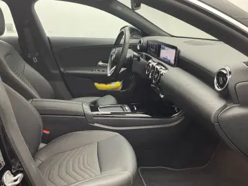 MERCEDES-BENZ CLA 180 Kamera Spiegel-Paket Sitzheizung MBUX