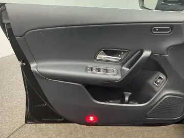 MERCEDES-BENZ CLA 180 Kamera Spiegel-Paket Sitzheizung MBUX