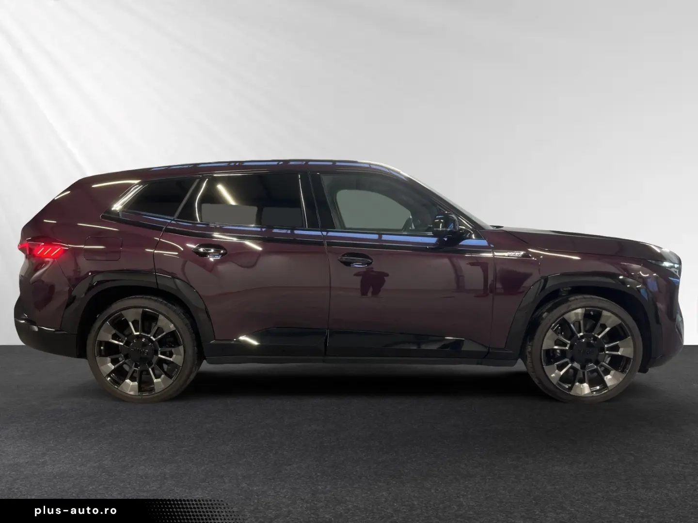 BMW XM 50e Individual Mora met. AHK 23 LMR Autobahna