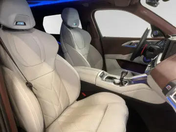 BMW XM 50e Individual Mora met. AHK 23 LMR Autobahna