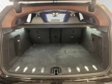 BMW XM 50e Individual Mora met. AHK 23 LMR Autobahna