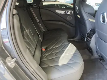 BMW XM 23 Zoll M Fahrwerk Prof AHK Massage