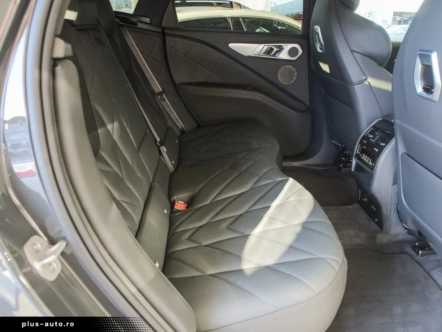 BMW XM 23 Zoll M Fahrwerk Prof AHK Massage