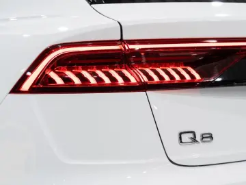 AUDI Q8 TFSI quattro S-LINE LEDER B O HEAD-UP LED 1HD
