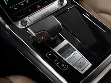 AUDI Q8 TFSI quattro S-LINE LEDER B O HEAD-UP LED 1HD