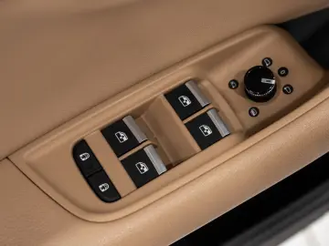 AUDI Q8 TFSI quattro S-LINE LEDER B O HEAD-UP LED 1HD